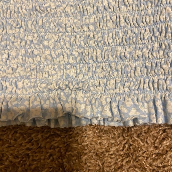 floral blue and white off the shoulder ruffle crop top - Picture 4 of 4